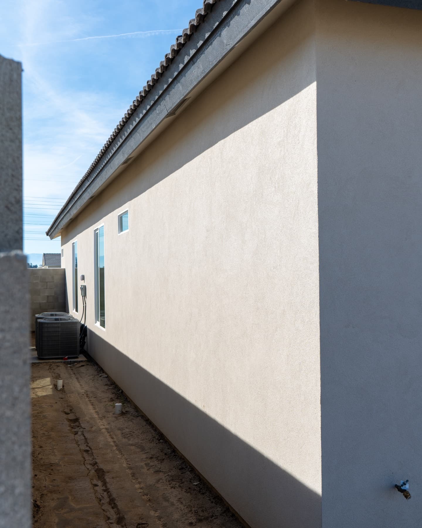 Smooth troweled acrylic-style plaster wall finish by Intrepid Plastering, Bakersfield