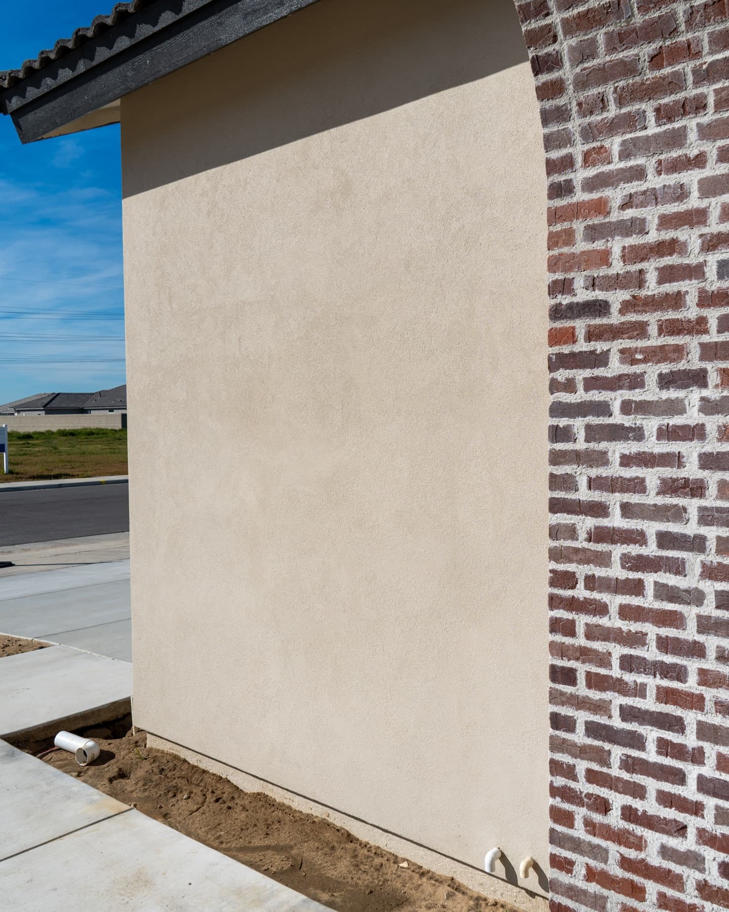 Seamless smooth stucco finish detail by Intrepid Plastering, Bakersfield